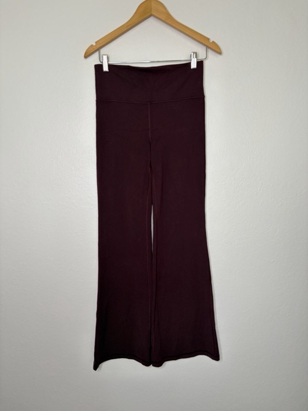 Athleta Elation Flare Maroon Pant Size Medium Cozy Autumn Off-Duty Athleisure